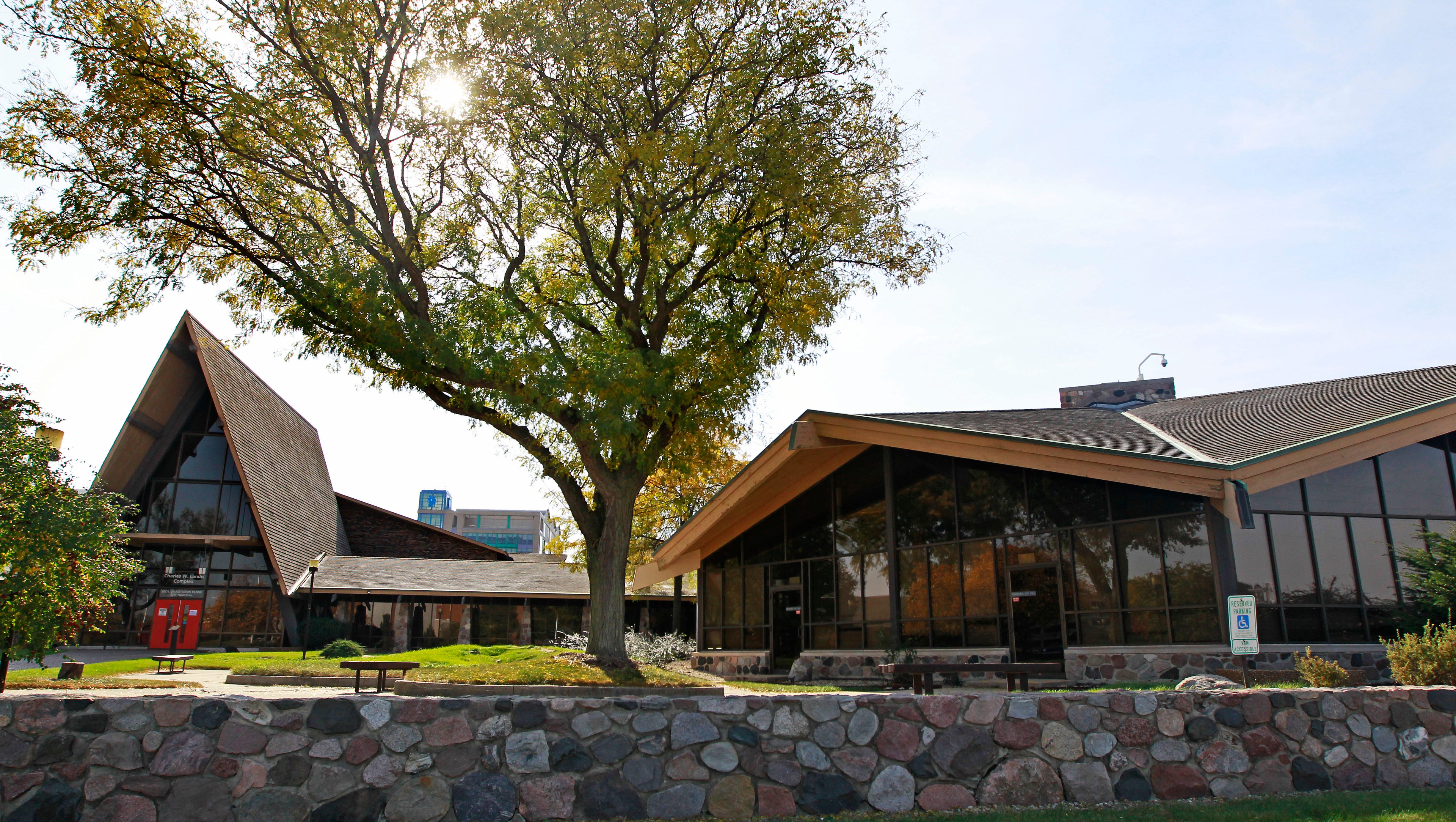 Universal Health Services to run Behavioral Health Division hospitalMilwaukee County Behavioral Health Division to contract with for-profit company for hospital care - 웹