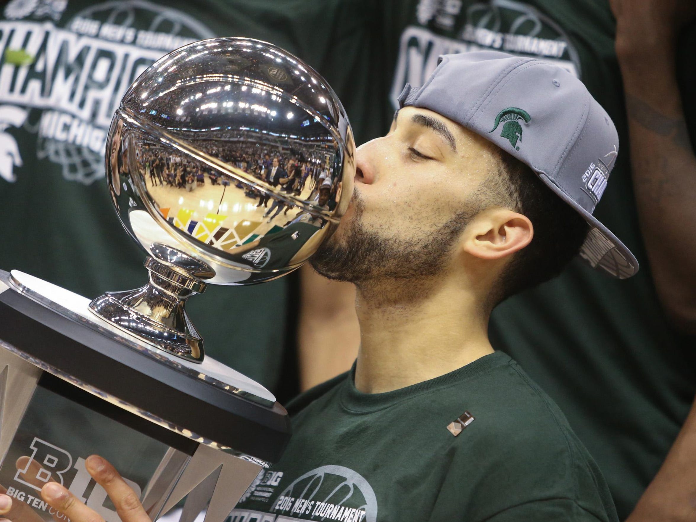 Denzel Valentine learns to lay down the law to push ...