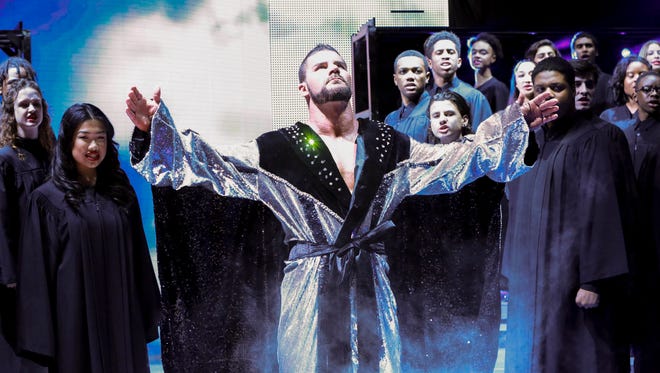 World Wrestling Entertainment's Bobby Roode will be among the pro wrestling stars entering the ring in Las Cruces and El Paso on Sunday and Monday.