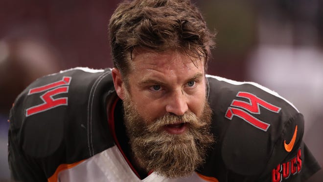 GLENDALE, AZ - OCTOBER 15:  Quarterback Ryan Fitzpatrick #14 of the Tampa Bay Buccaneers on the sidelines during the first half of the NFL game against the Arizona Cardinals at the University of Phoenix Stadium on October 15, 2017 in Glendale, Arizona. The Cardinals defeated the  Buccaneers 38-33.  (Photo by Christian Petersen/Getty Images)