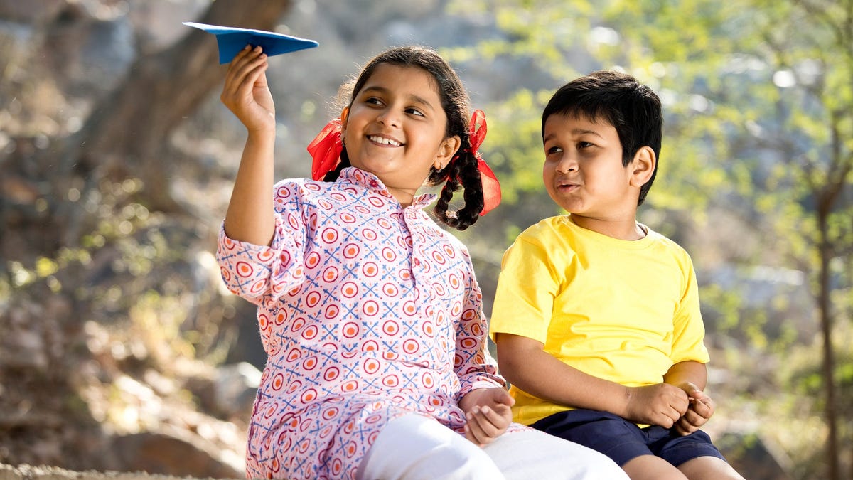 A step-by-step guide to making a paper airplane. How does the craft fly