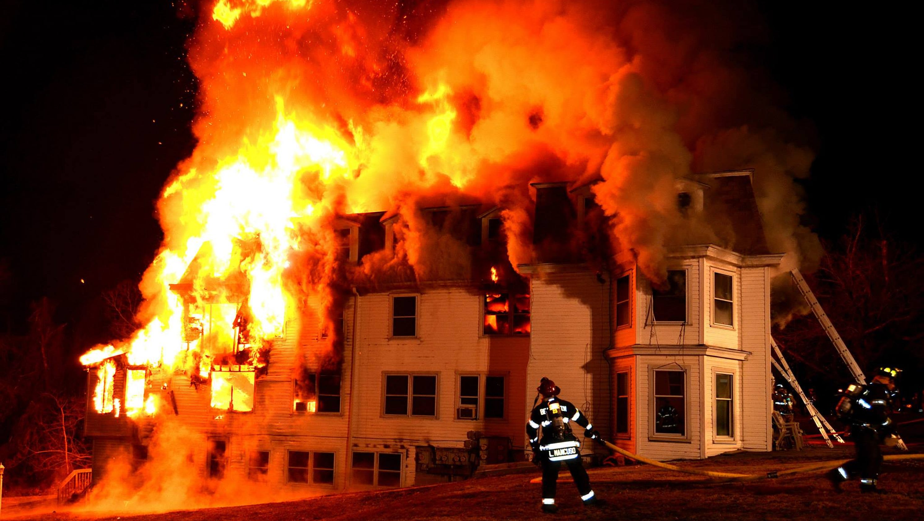 Fire engulfs apartment building