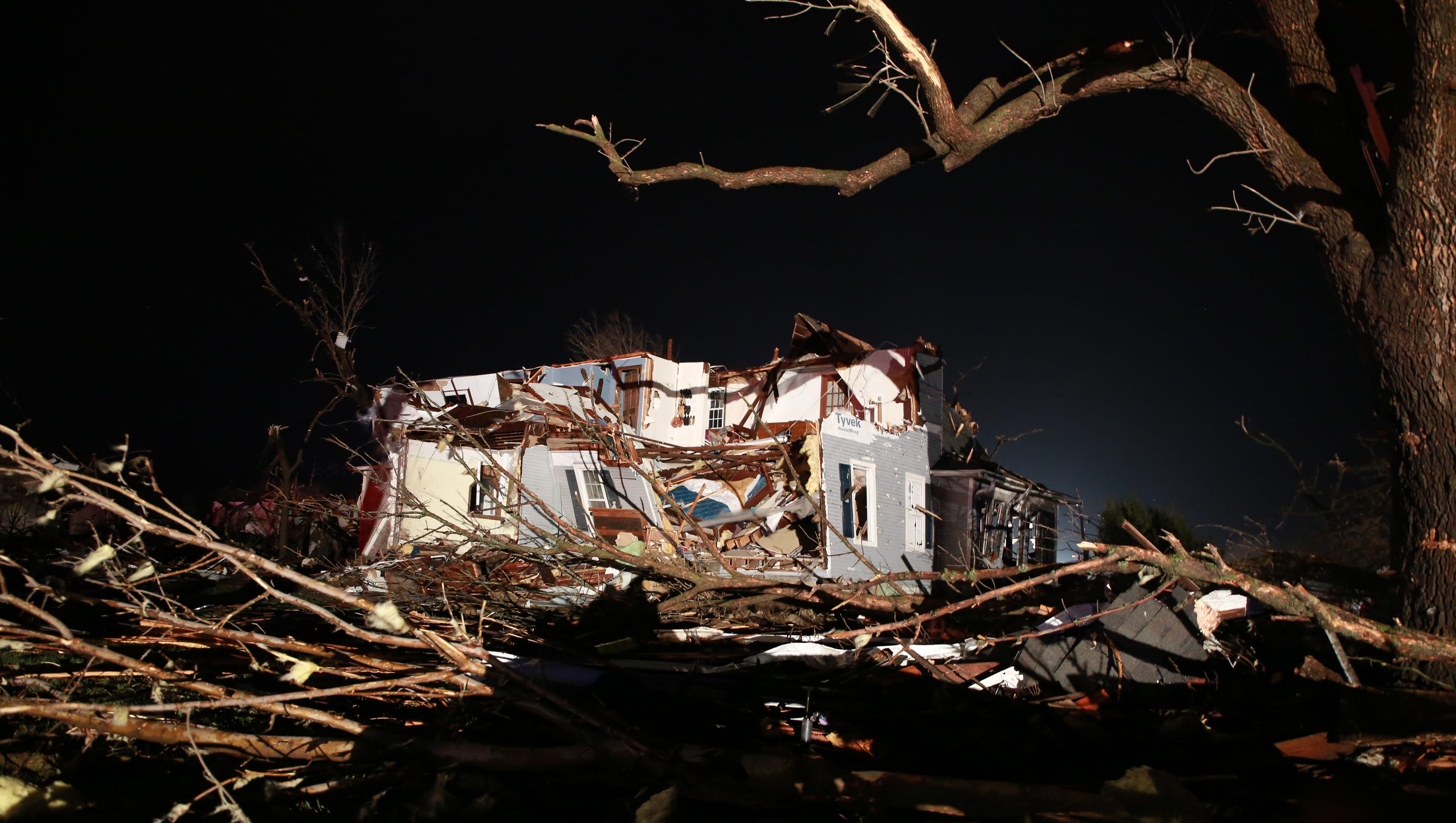 One dead as tornadoes lash central U.S.