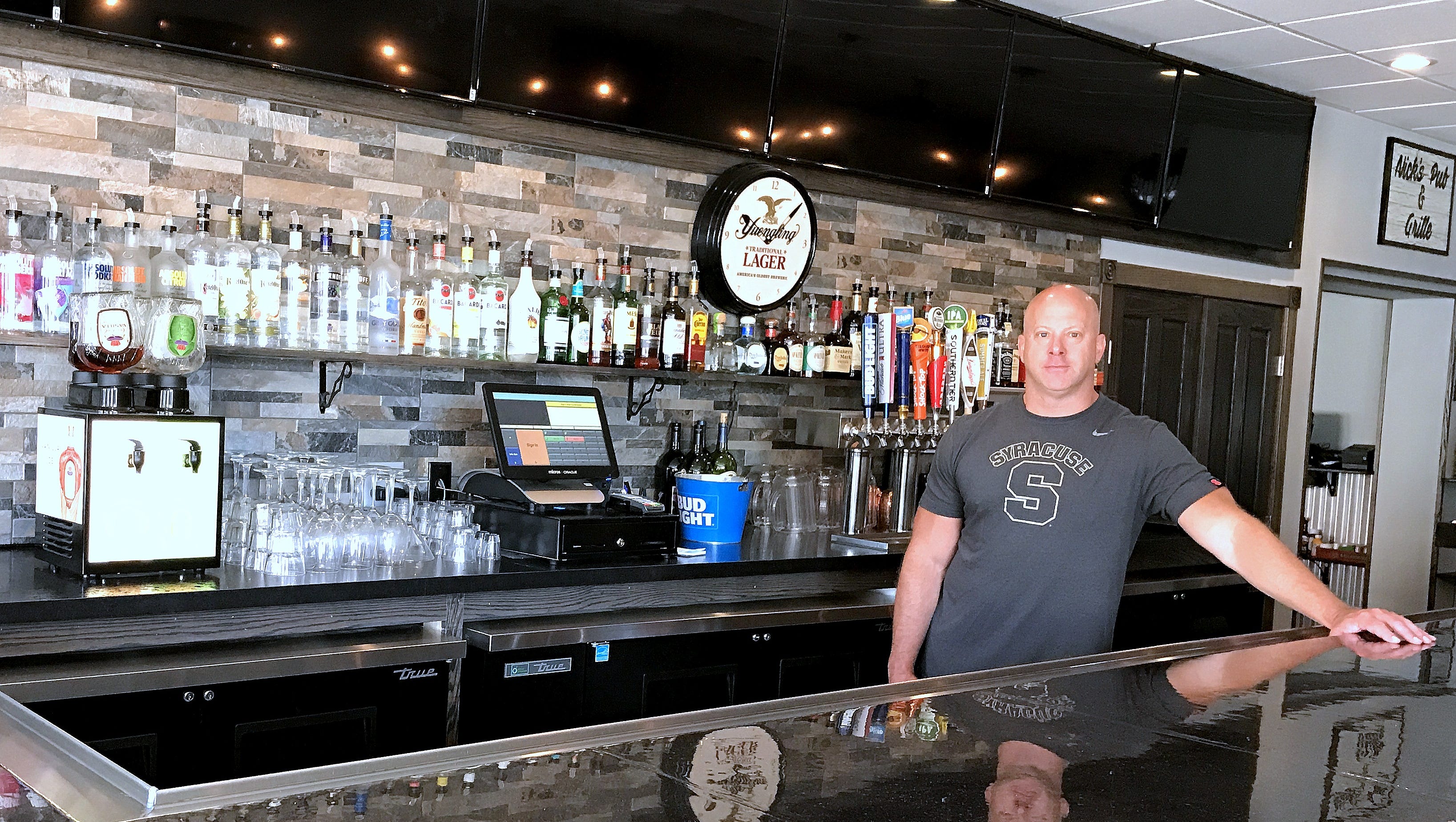 legends sports pub & grille