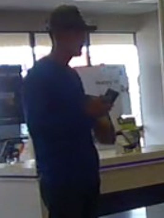 Phoenix Police Release Video Of Robbery At Metro Pcs Store Seek Leads