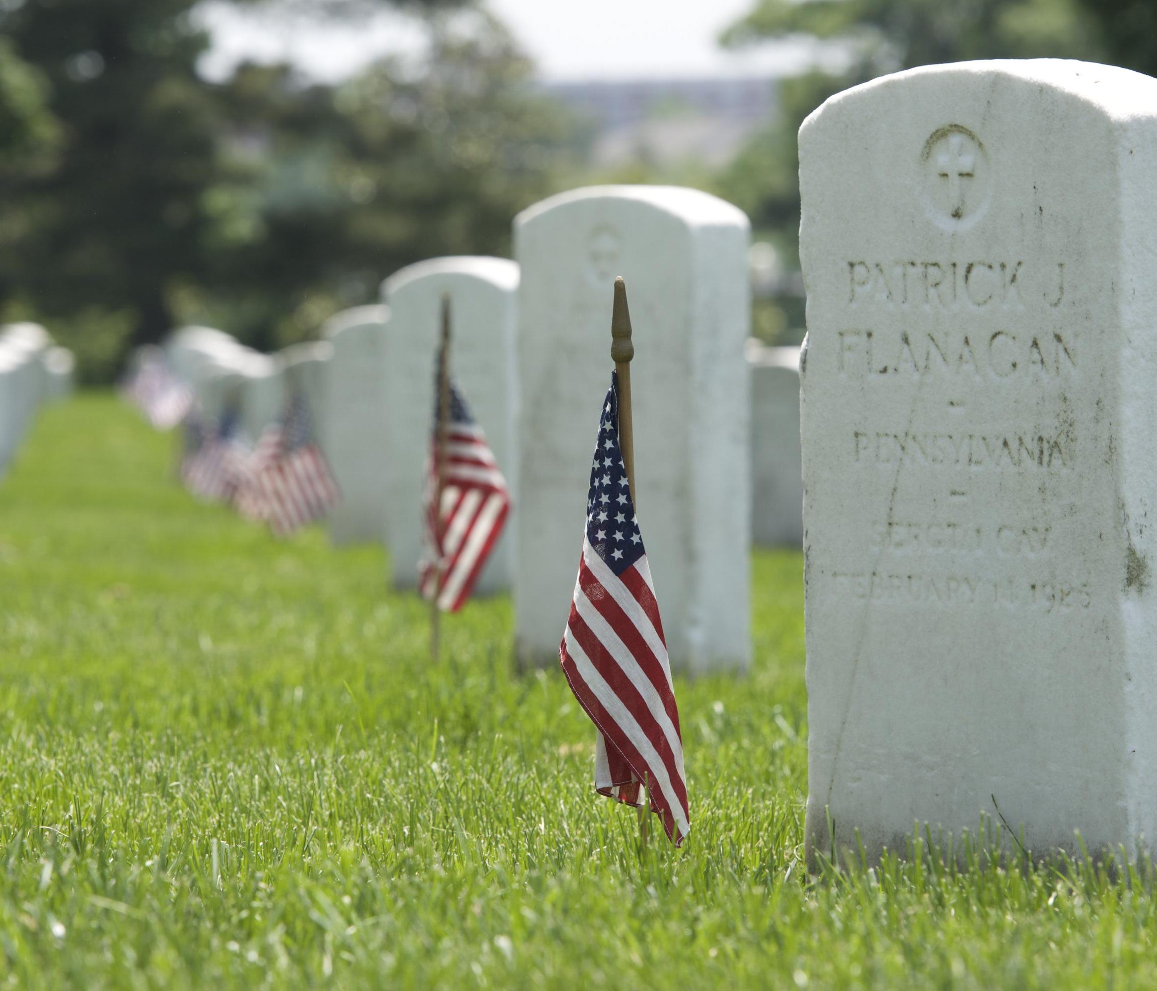 May 26, 2016 -- Arlington, VA -- Soldiers of The Old Guard place flags at every grave in Arlington National Cemetery for Memorial Day. ORG XMIT: JC 05/26/2016 [Via MerlinFTP Drop]