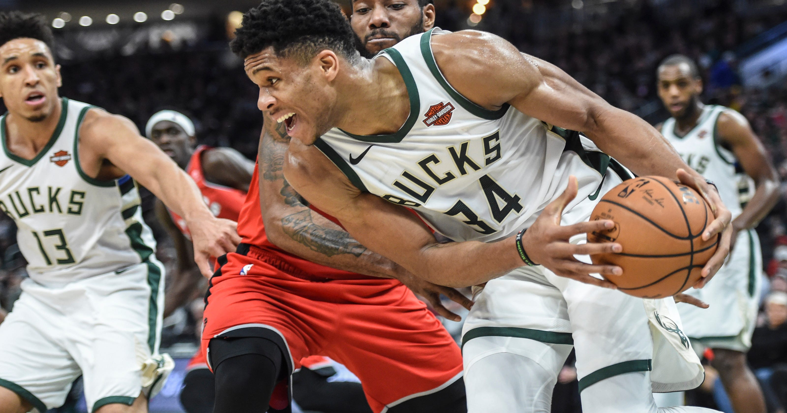 Watch NBA Playoffs courtside without leaving home with VR Latest Tech