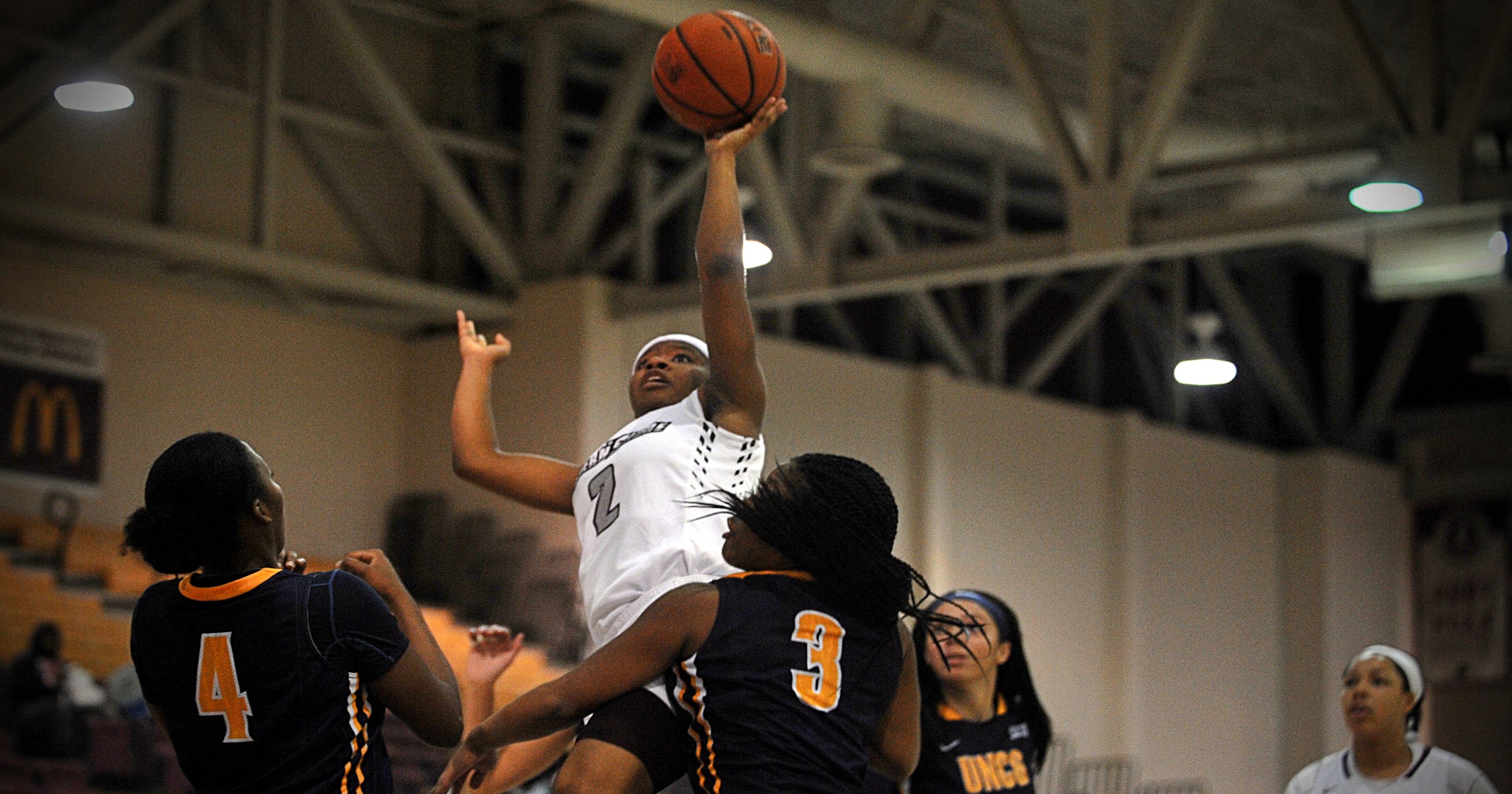 Win Over Uncg Is A Good Sign For Hawks Women S Hoops
