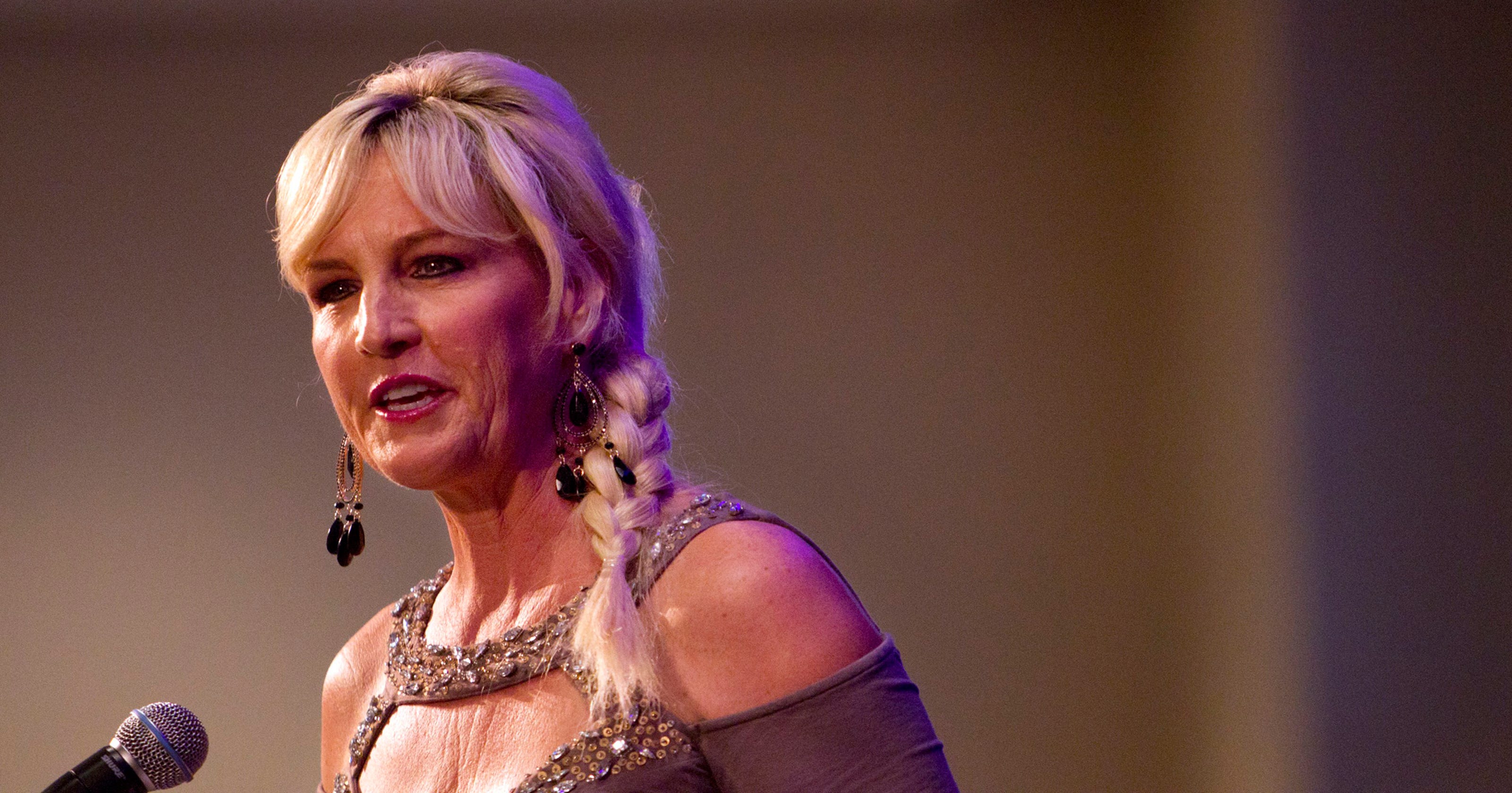 Activist Erin Brockovich speaks out on Southwest Florida's algae crisis