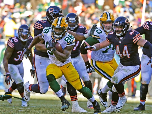 Green Bay Packers running back Ty Montgomery (88) picks