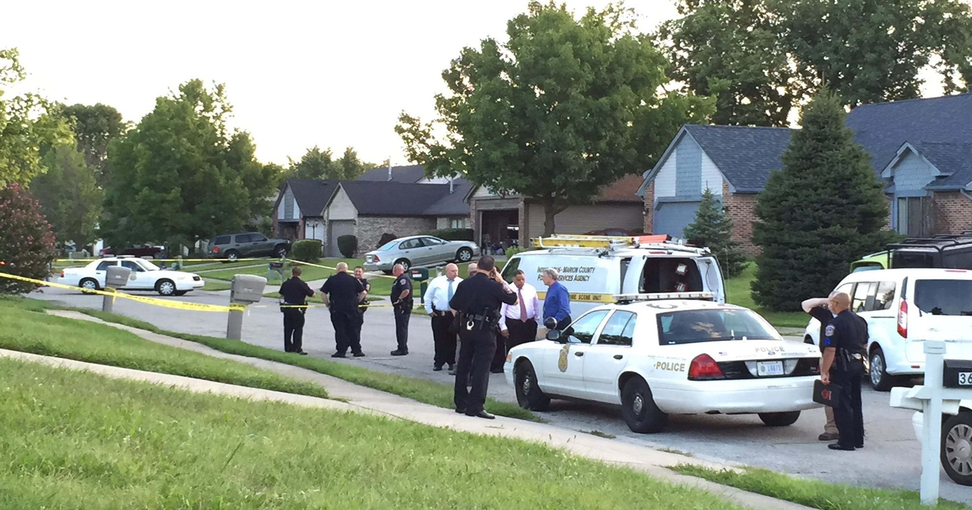 Indianapolis police shoot homeowner in robbery confusion