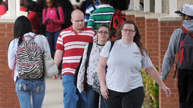 Students walk between classes at Bossier Parish Community College. A new study ranks the school at No. 630 in the country, but state officials question the methodology used.