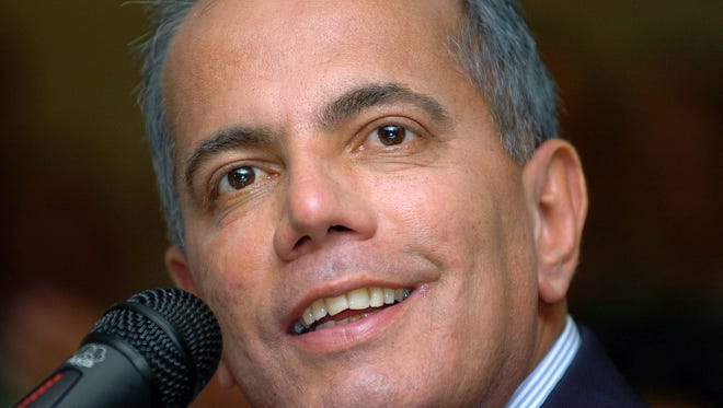 Venezuelan opposition leader Manuel Rosales gives a news conference in Caracas, Venezuela on Dec. 5, 2006.