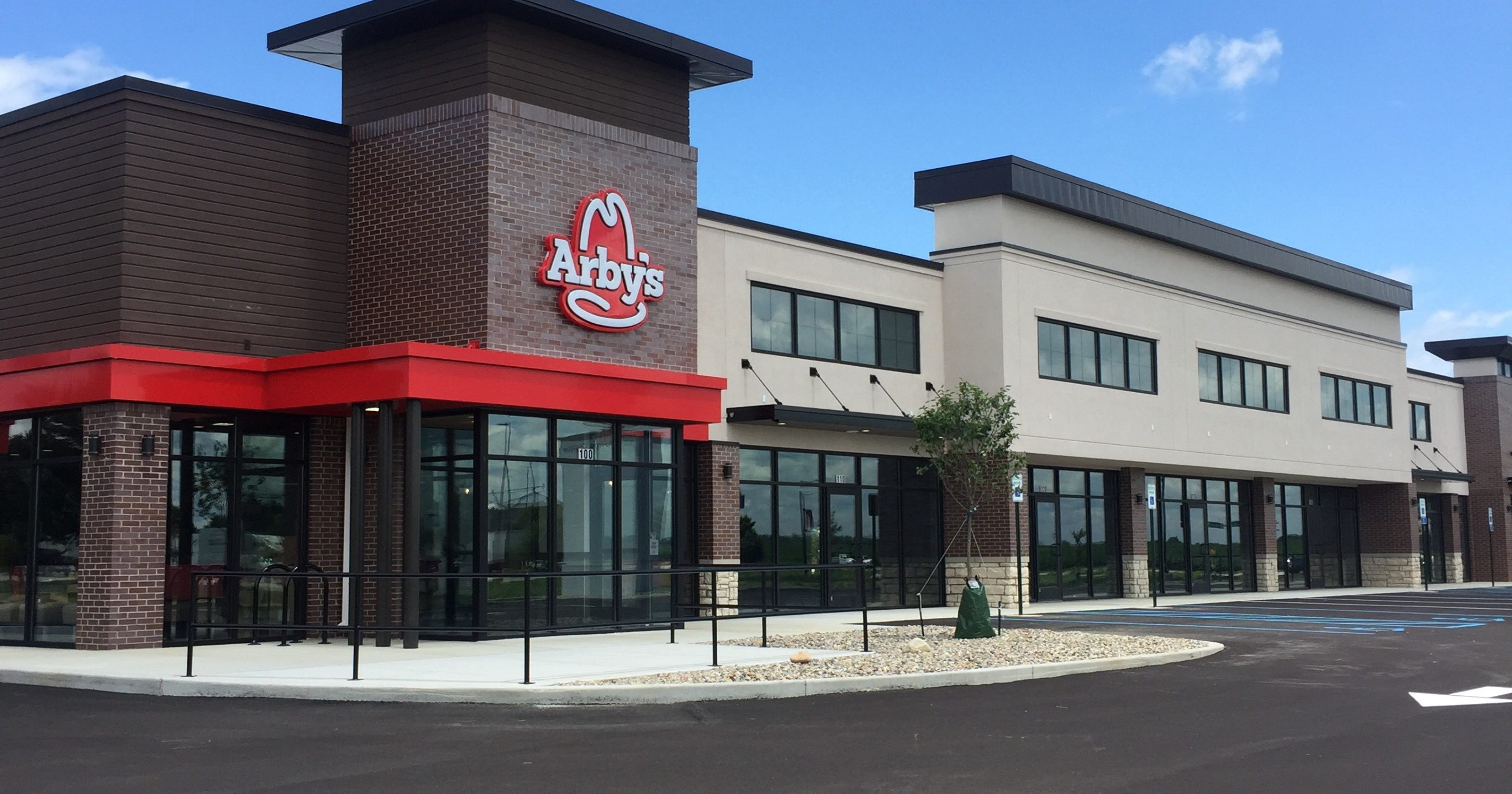 TippecaNews Pizza Hut for Veterans Memorial, Tick Tock food truck