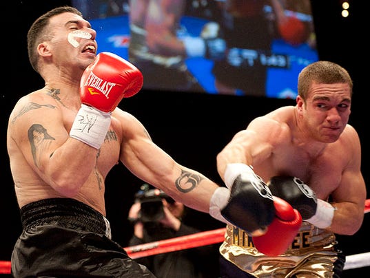 Mike Lee will fight first, then analyze CBS main event