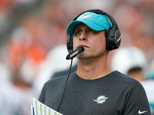 Dolphins_Gase_Fired_Football_07950.jpg