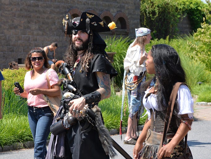 A pirate and his lady enter the shire of Mount Hope