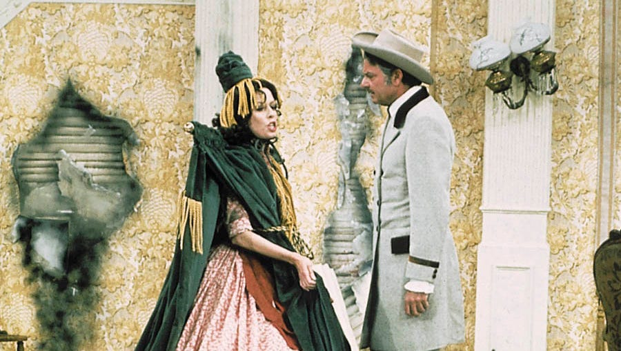 For Carol Burnett Bob Mackie Clothes Make The Comic Woman