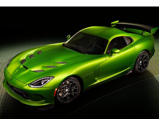Chrysler Hand Paints Its Viper Sports Cars