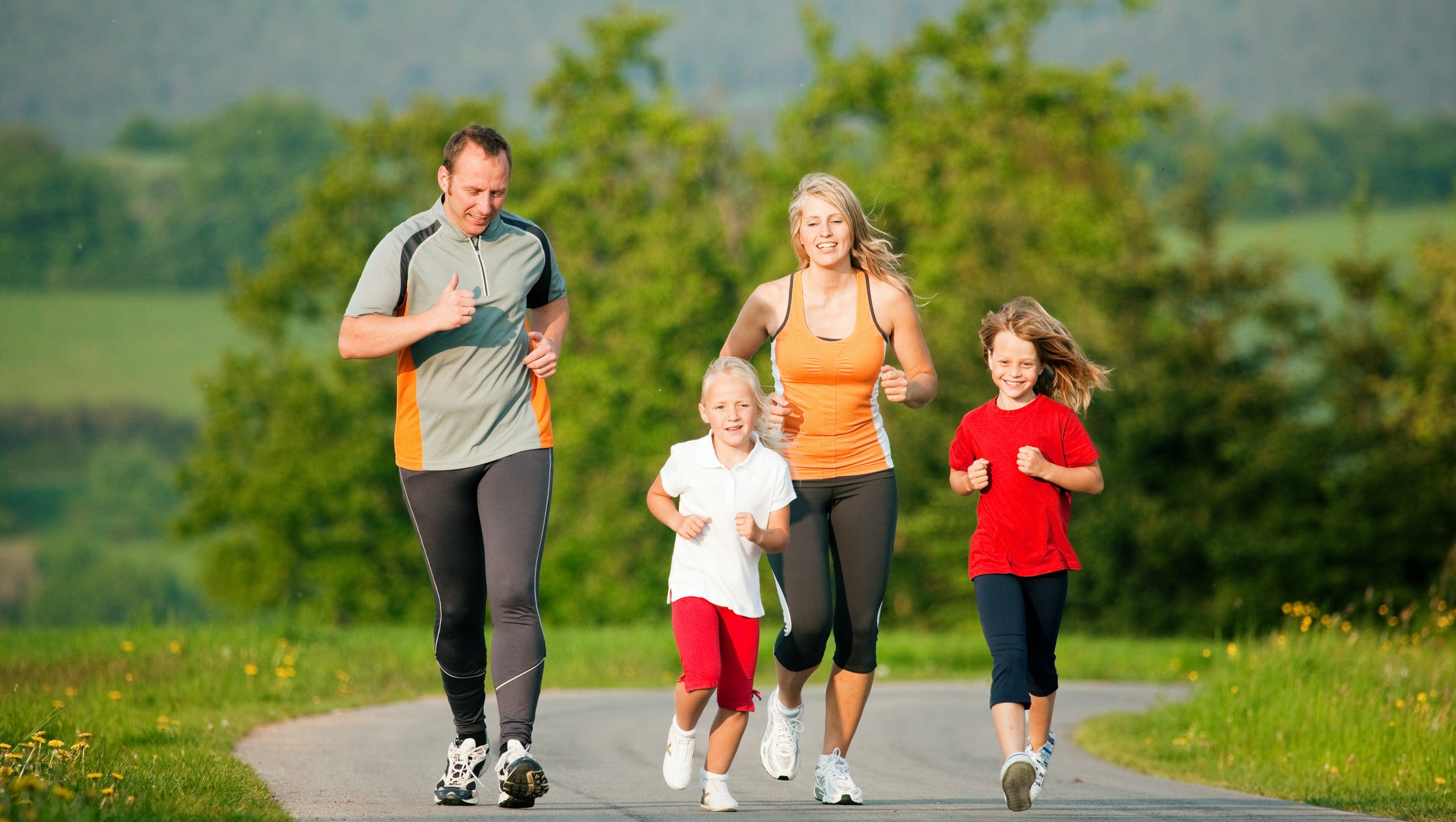 Двигательная активность в формировании здорового образа жизни. Активный образ жизни. Семья спорт. Сеьм язанмиается спортом. Спортивные дети.