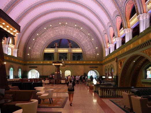 Το βαÏÎλι ÏÏν 65 ÏοδÏν ÏοÏ
St. Louis Union Station Hotel ήÏαν θολÏÏÏ