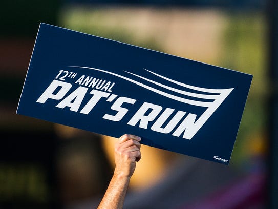 A runner holds up a sign before the start of the 12th