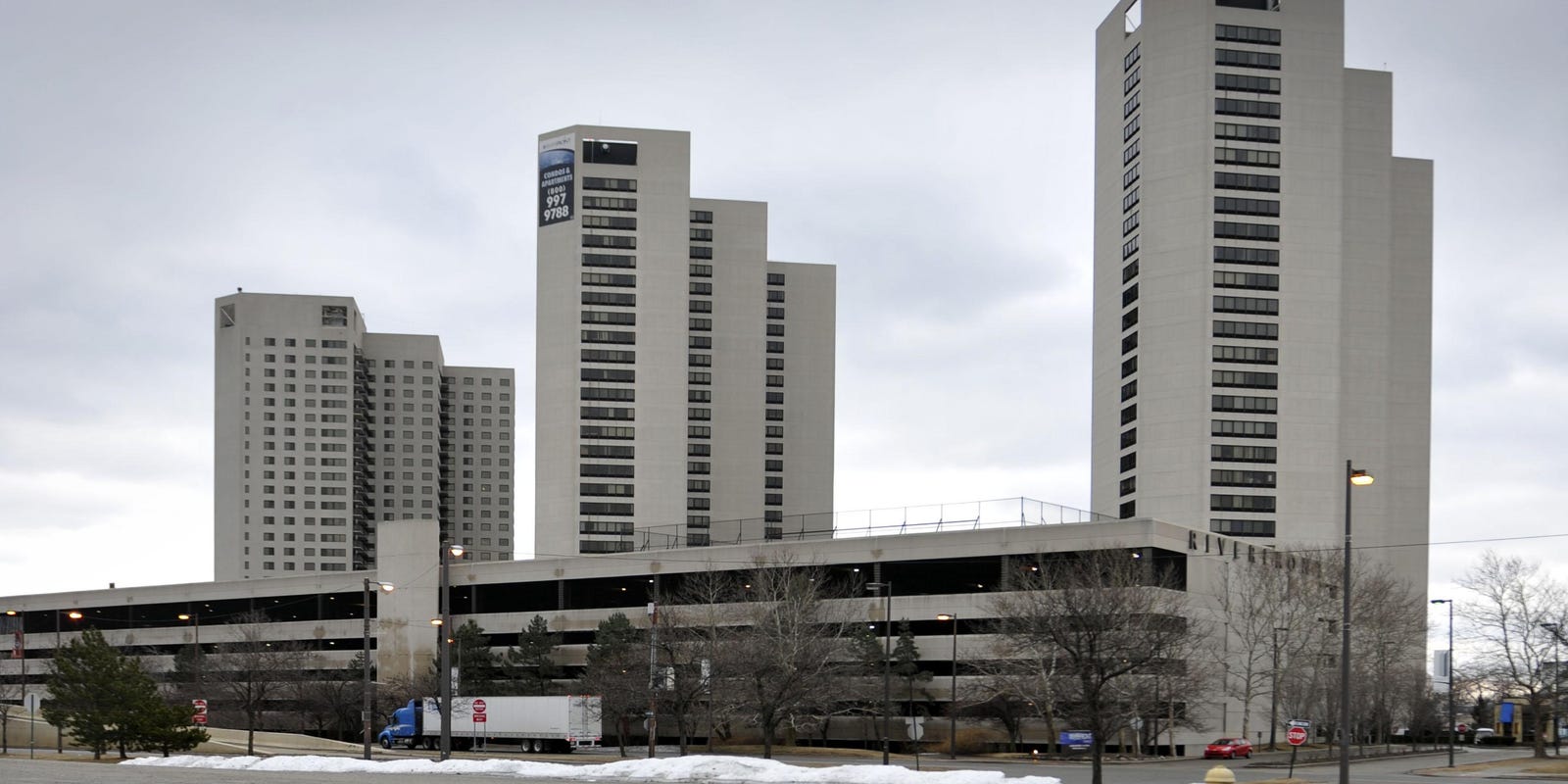 Detroit S Riverfront Towers Sold To New York Firm