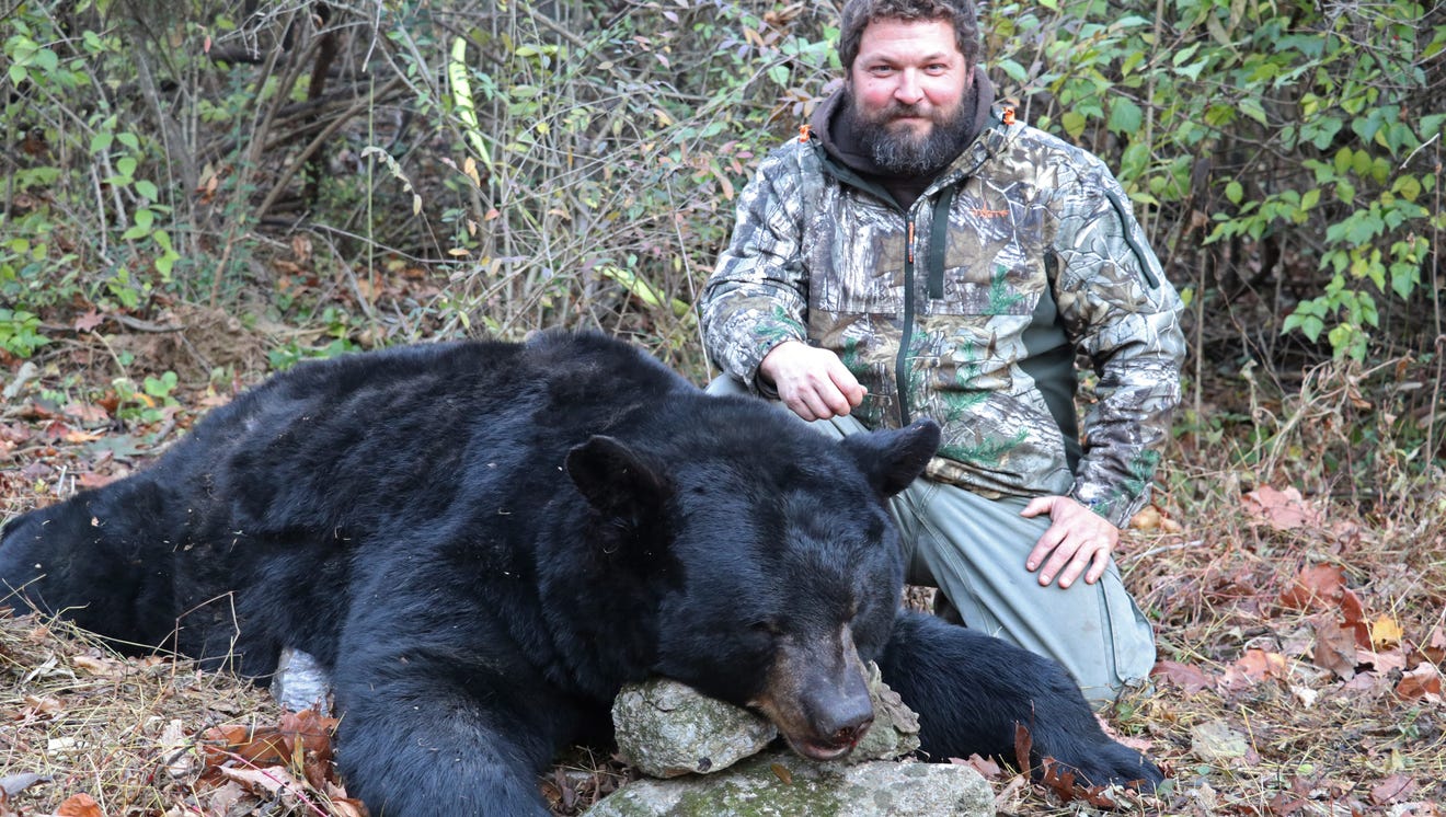 Lebanon man bags 662pound bear