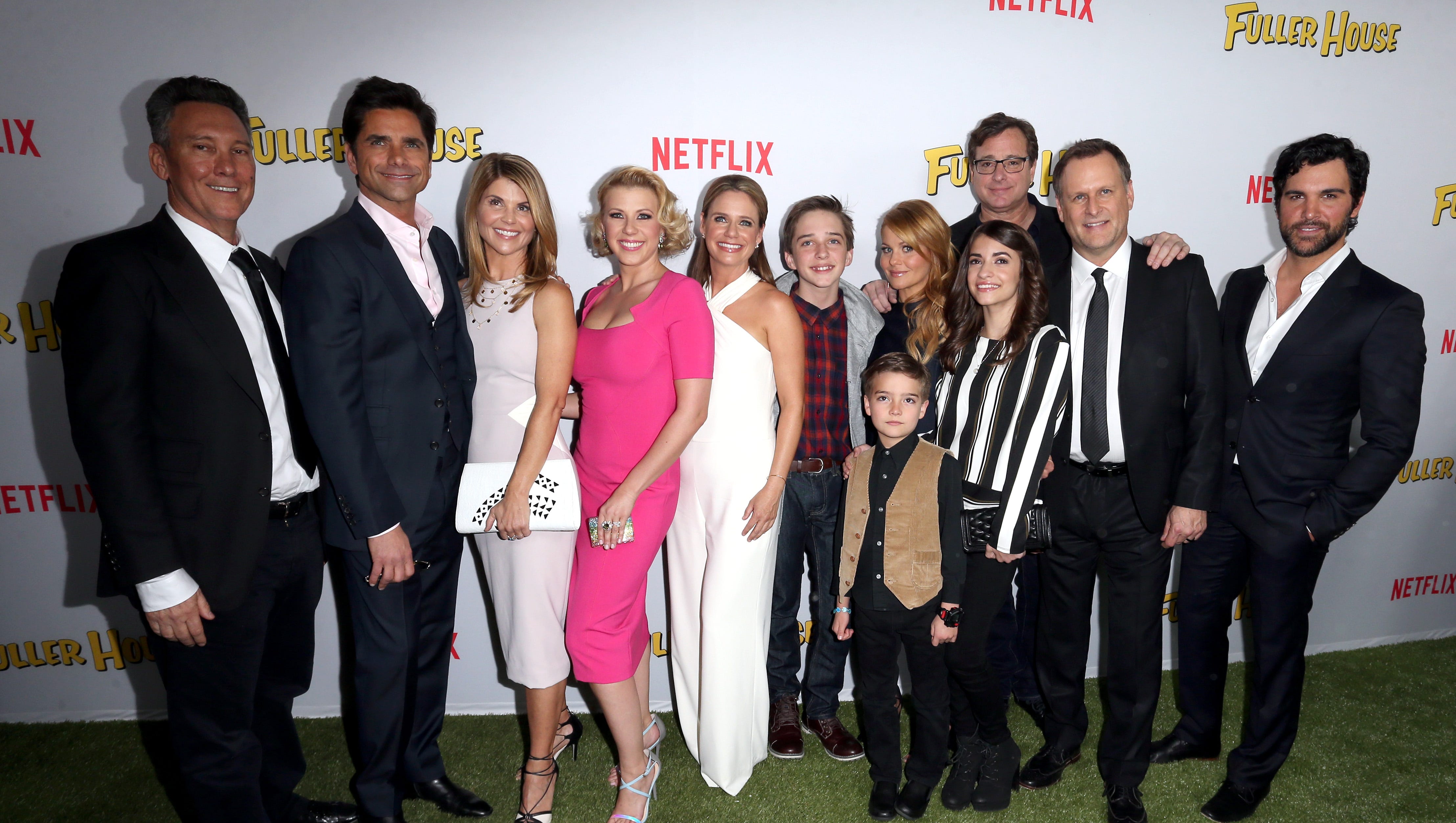 'Fuller House' cast members mourn death of Cosmo, the TV family's dog