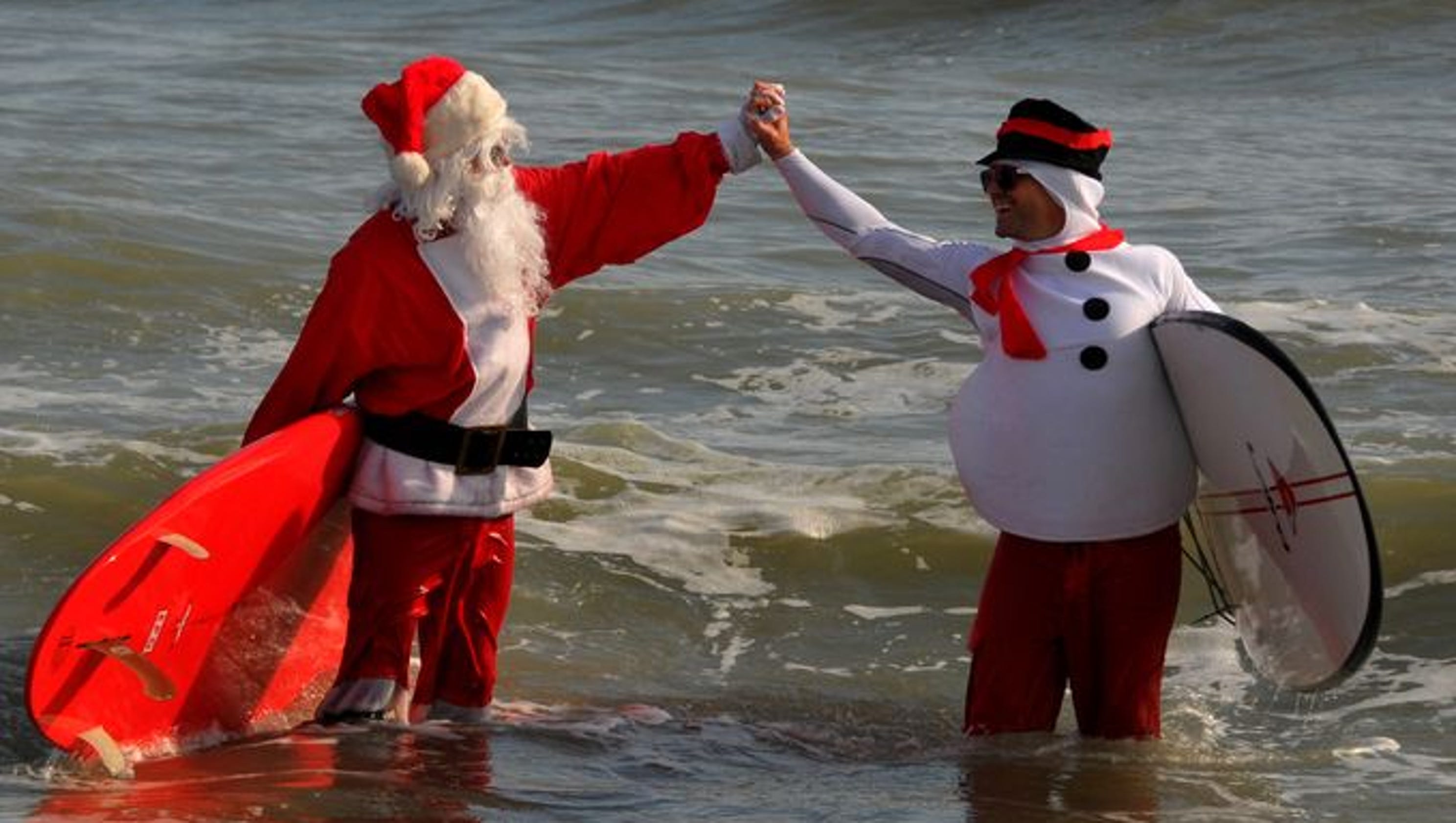 Surfin' Santas attract record turnout in Cocoa Beach