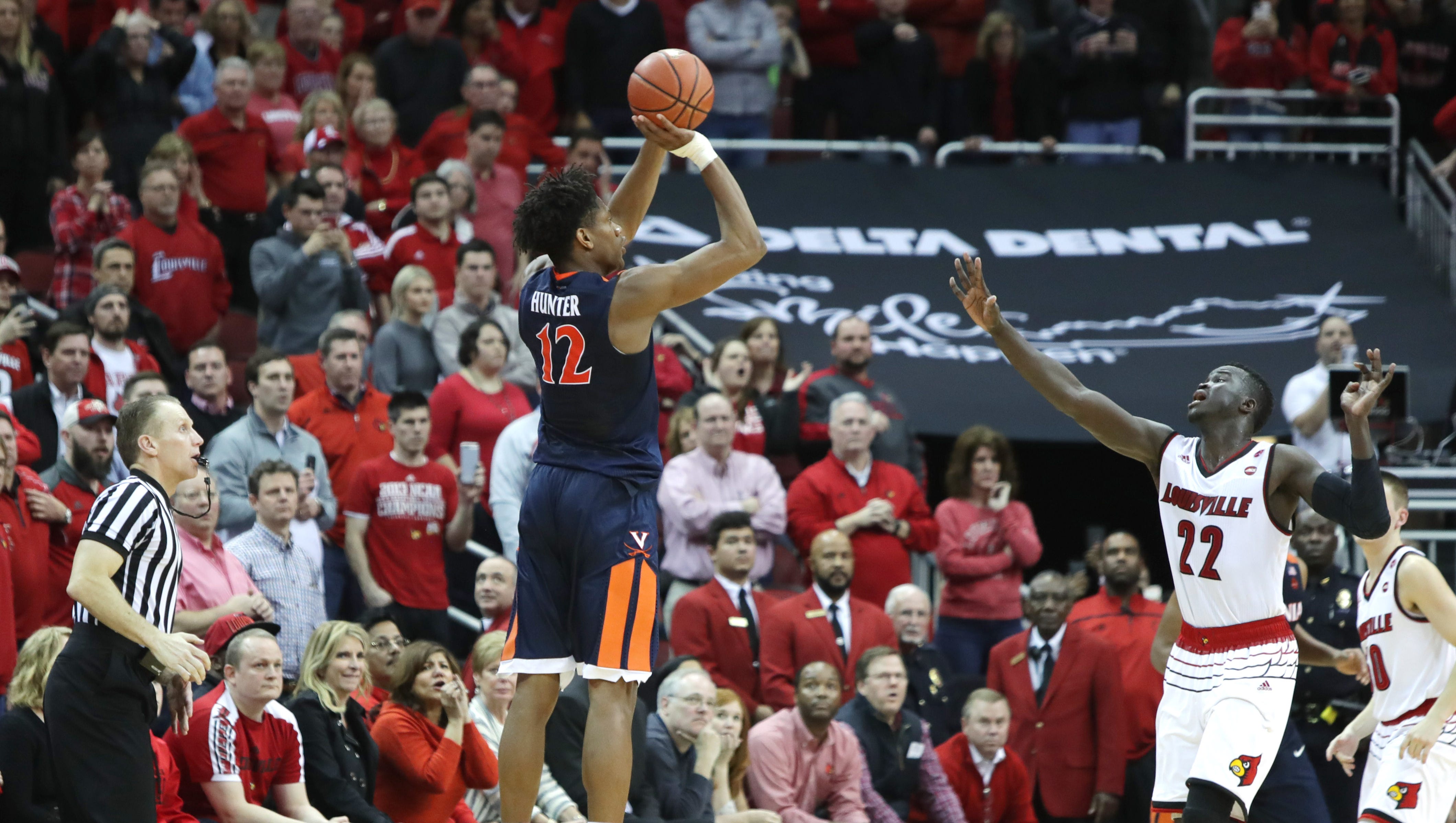 Louisville Basketball Stunned By No 1 Virginia In Home Finale