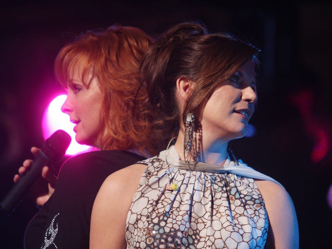 55 photos Reba McEntire through the years(01)