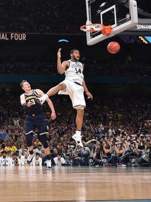 Villanova Wildcats forward Omari Spellman (14) dunks