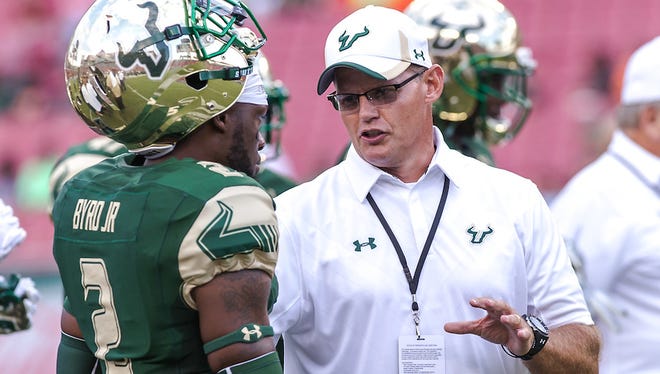 South Florida defensive coordinator Tom Allen talks with Jamie Byrd at during against Florida A&M on Sept. 5, 2015.