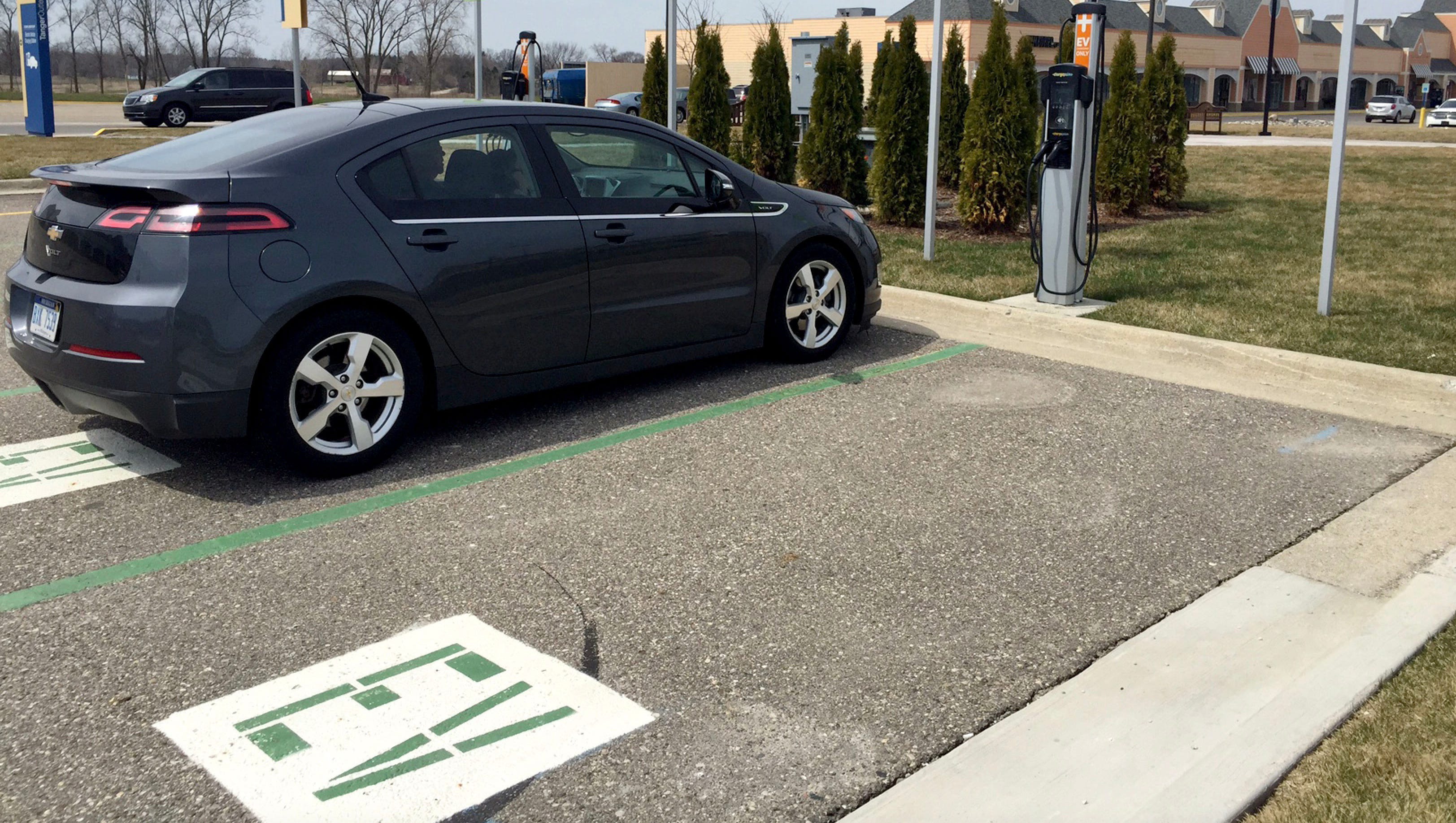 Debate over charging stations slows electric car growth in Michigan