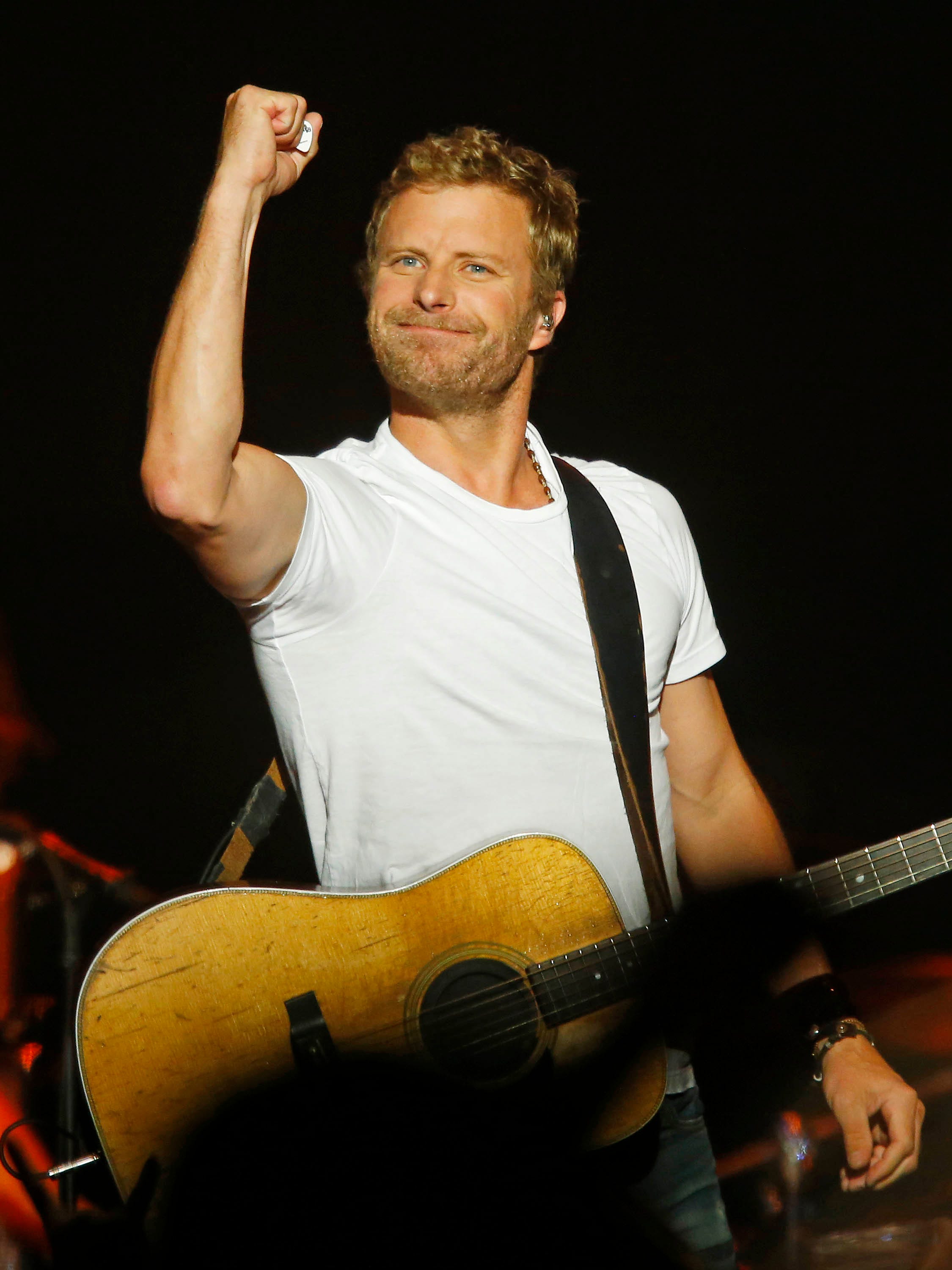 First Listen Dierks Bentley S Hold The Light From Only The Brave