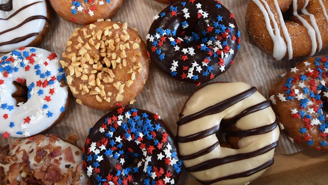 Duck Donuts, a chain known for its customizable, made-to-order cake doughnuts, is coming to Park Shore Plaza on U.S. 41 in Naples.