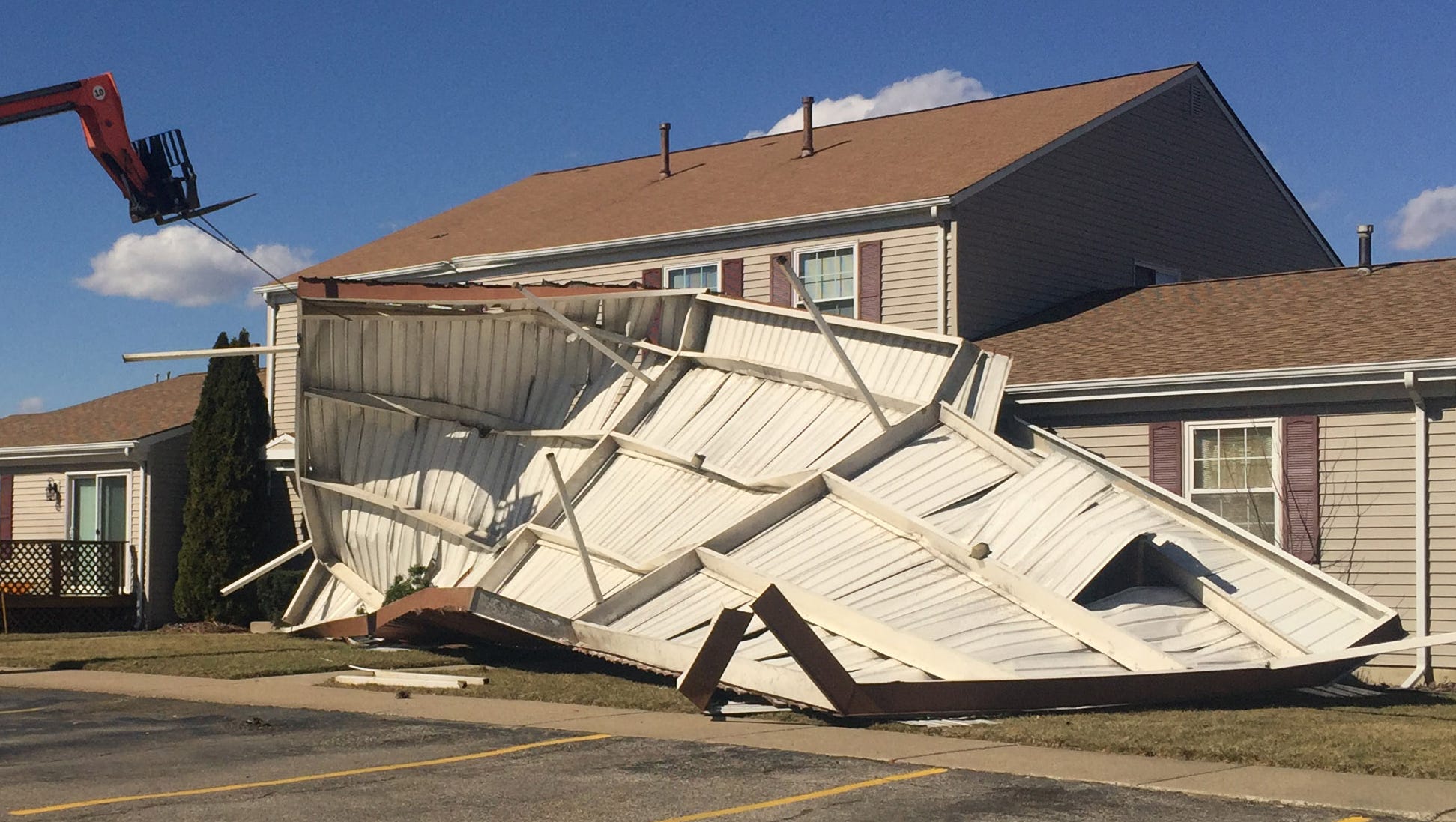 High Wind Knocks Out Power To 852 000 Michigan Customers