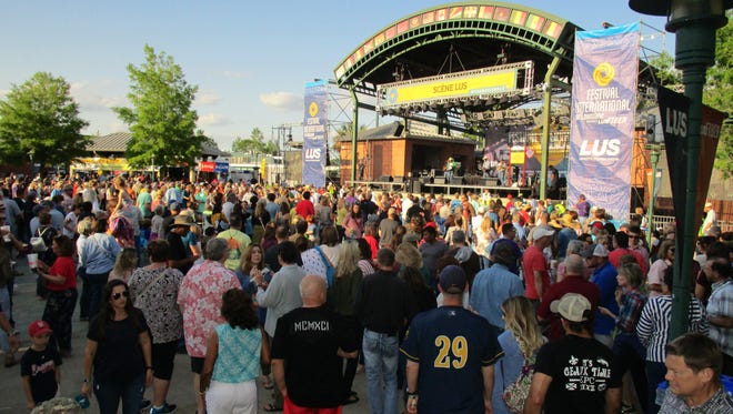The LUS stage at Festival International