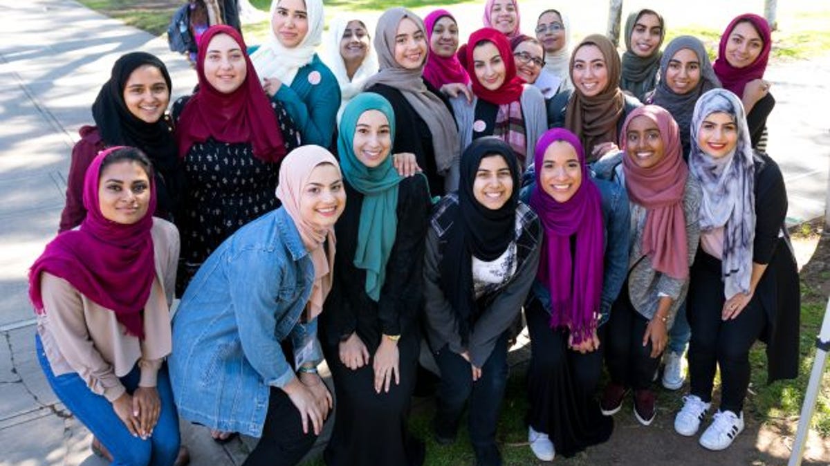 Muslim College Women Find Acceptance And Love With Hijab Celebrations Muslim College Women Find Acceptance And Love With Hijab Celebrations