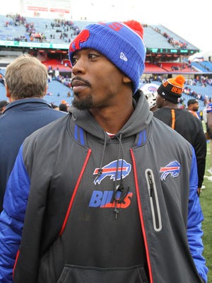 Injured quarterback Tyrod Taylor walks off the field after the Bills' loss to the Bengals on Sunday.