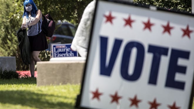 Texans will vote on two state constitutional amendments on May 7. Early voting begins Monday. [AMERICAN-STATESMAN/FILE]