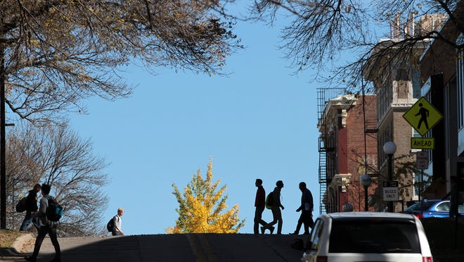 University of Iowa students make their way to and from class on Thursday, Oct. 16, 2014.  David Scrivner / Iowa City Press-Citizen