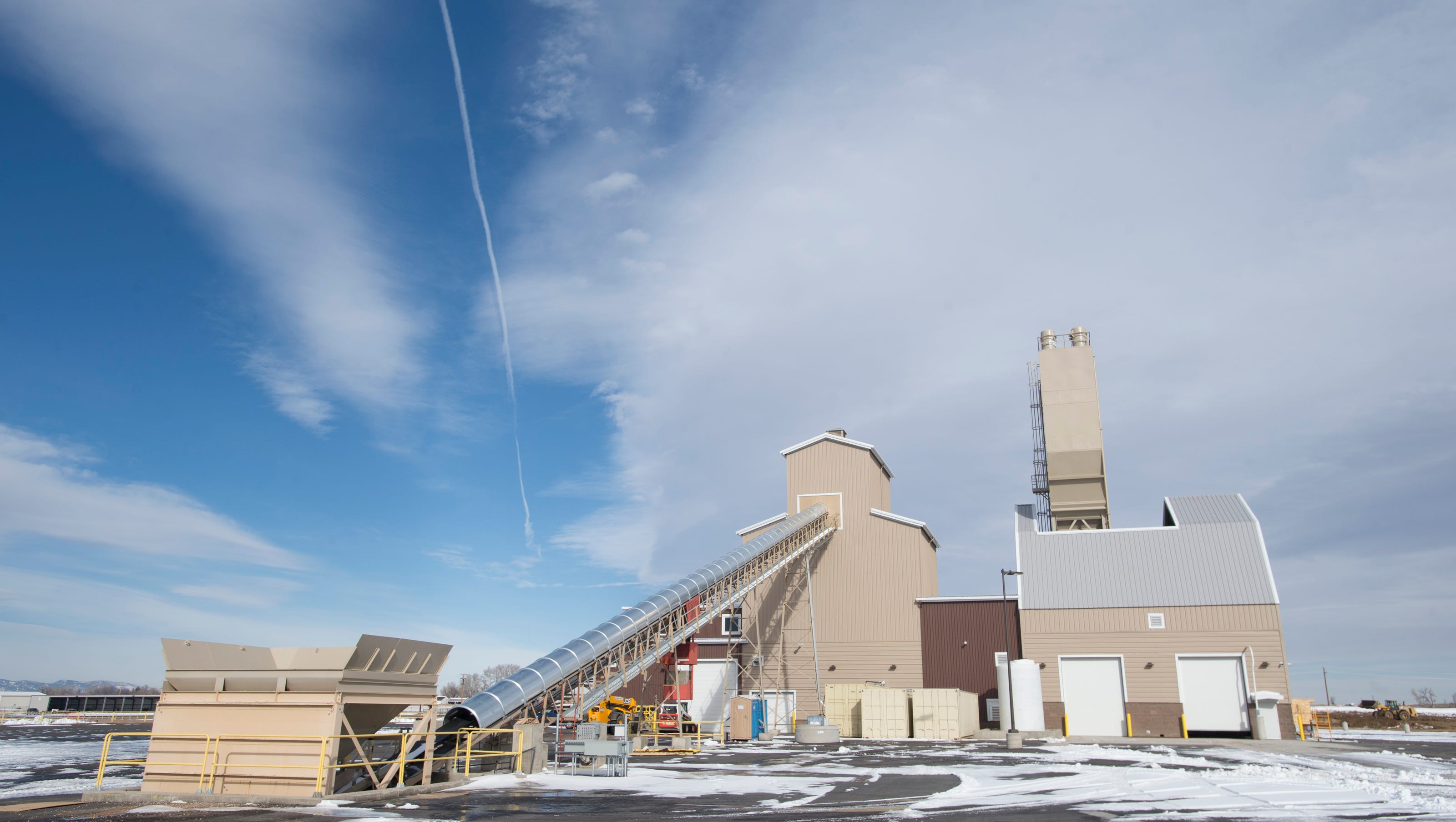 Martin Marietta asphalt plant sells land to railroad so it can operate