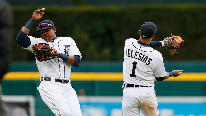 Detroit Tigers right fielder Yoenis Cespedes avoids running into shortstop Jose Iglesias as he makes an over-the-shoulder catch for the second out in the ninth inning on Sunday, April 26, 2015, in Detroit.