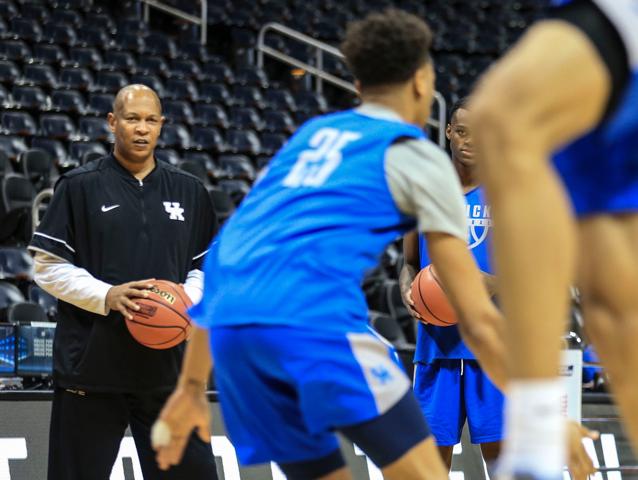 Source: Louisville asked to speak with UK’s Kenny Payne about basketball coaching job | USA ...