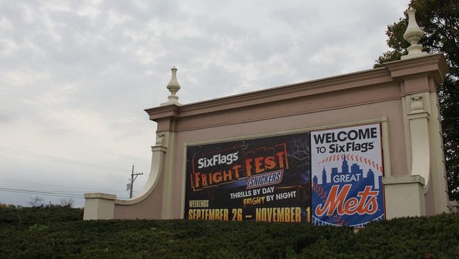 Six Flags Great America in Illinois lost a bet with Six Flags Great Adventure over the 2015 NLCS and renamed itself "Six Flags Great Mets."