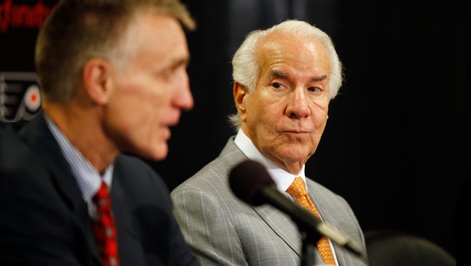 Philadelphia Flyers chairman Ed Snider, right, looks on as newly-promoted president Paul Holgren speaks during a news conference in 2014.