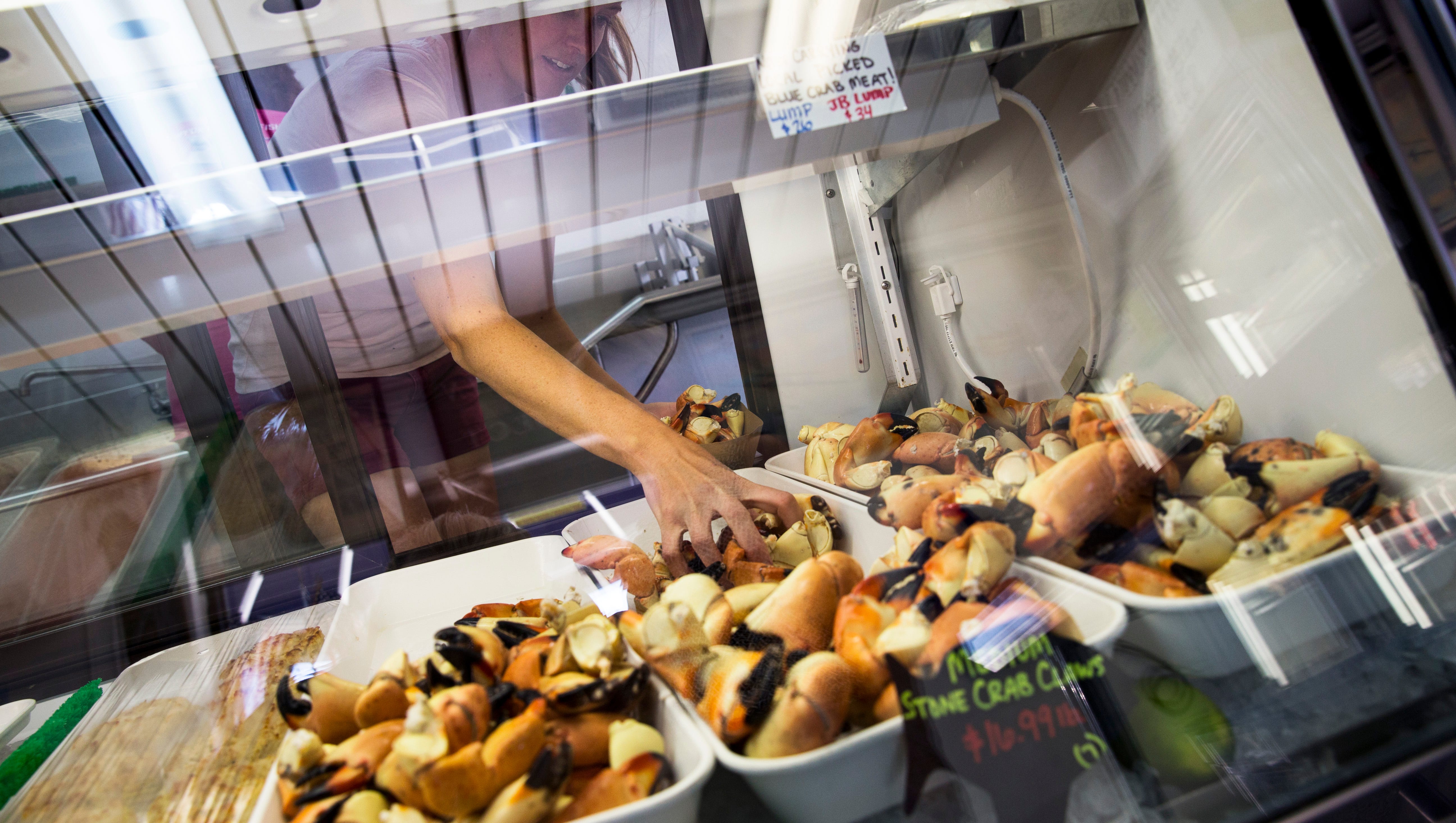 Stone Crab Season Naples Restaurants Gear Up For Start Of Harvest