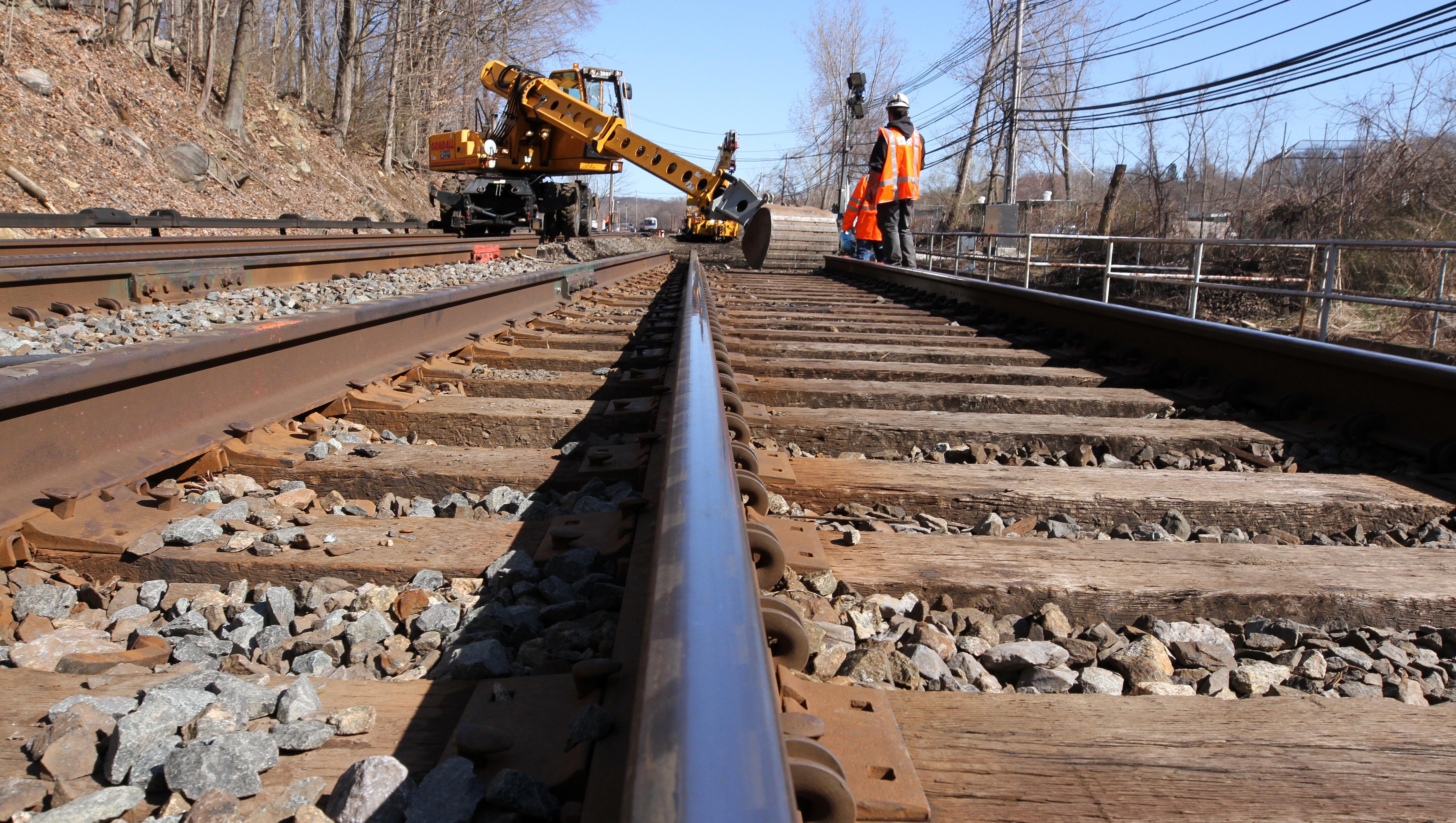 metro-north-track-workers-broke-overtime-records-after-derailments